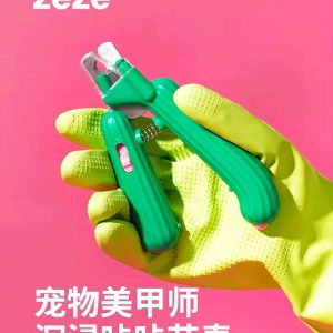 ZEZE pet LED nail clippers with purple light to illuminate cat ringworm